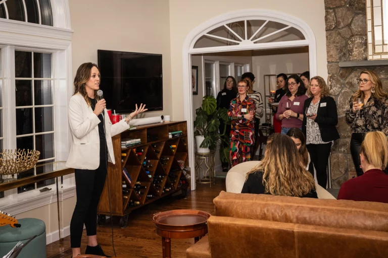 Woman presenting at the Chief Networking Evening